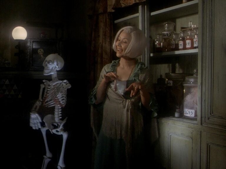 Be(ware) The Swallowing: Hungry Homes In THE TEXAS CHAIN SAW MASSACRE And HOUSE