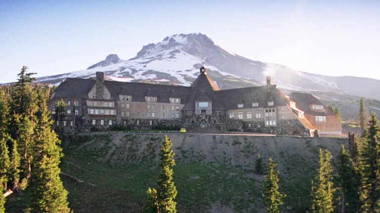 Every Big Hotel Has Got A Ghost: Watch THE SHINING At The Overlook