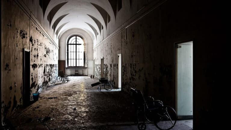 Haint Housing: Five Unusual Haunted Habitats