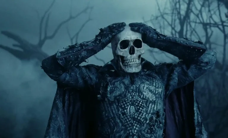 The Headless Horseman gets a head in 1999's SLEEPY HOLLOW (Credit: Paramount Pictures)