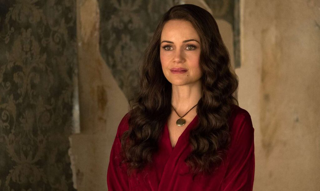 Carla Gugino To Star In Supernatural Horror WINTHROP Based On KNIFEPOINT HORROR Podcast