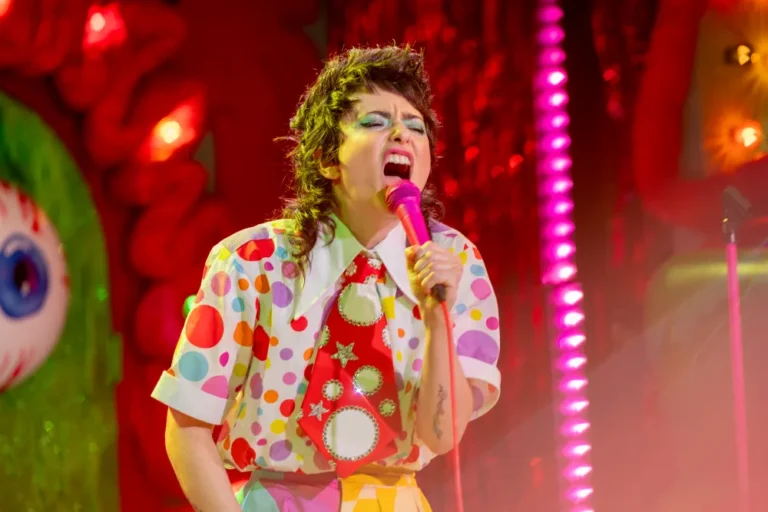 Watch Sarah Squirm LIVE + IN THE FLESH In New Trailer For HBO Stand-up Special