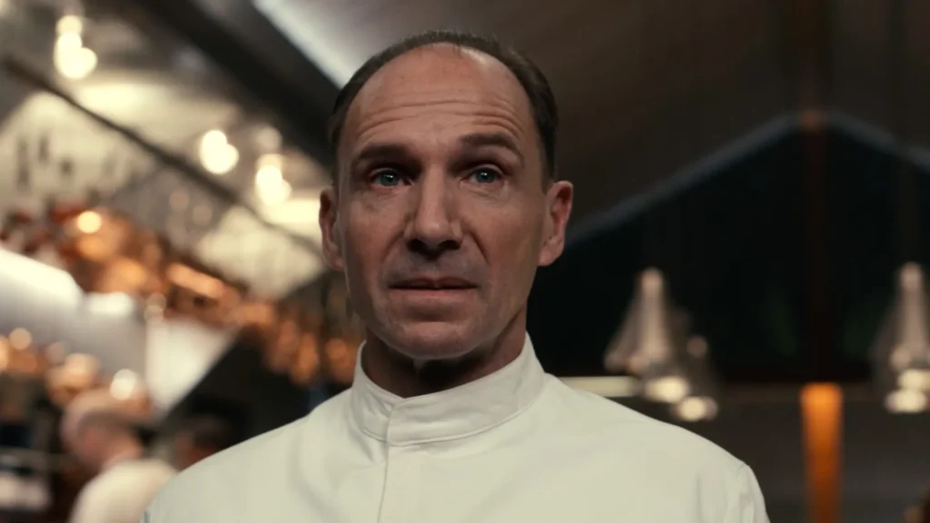 Ralph Fiennes as Chef Julian Slowik in THE MENU (Credit: Searchlight Pictures)