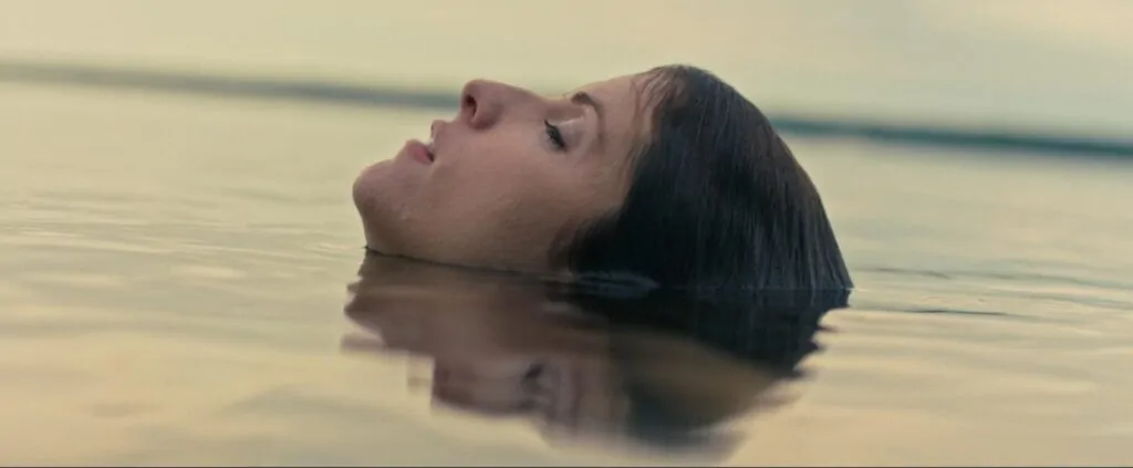 ALICE, DARLING (2022)