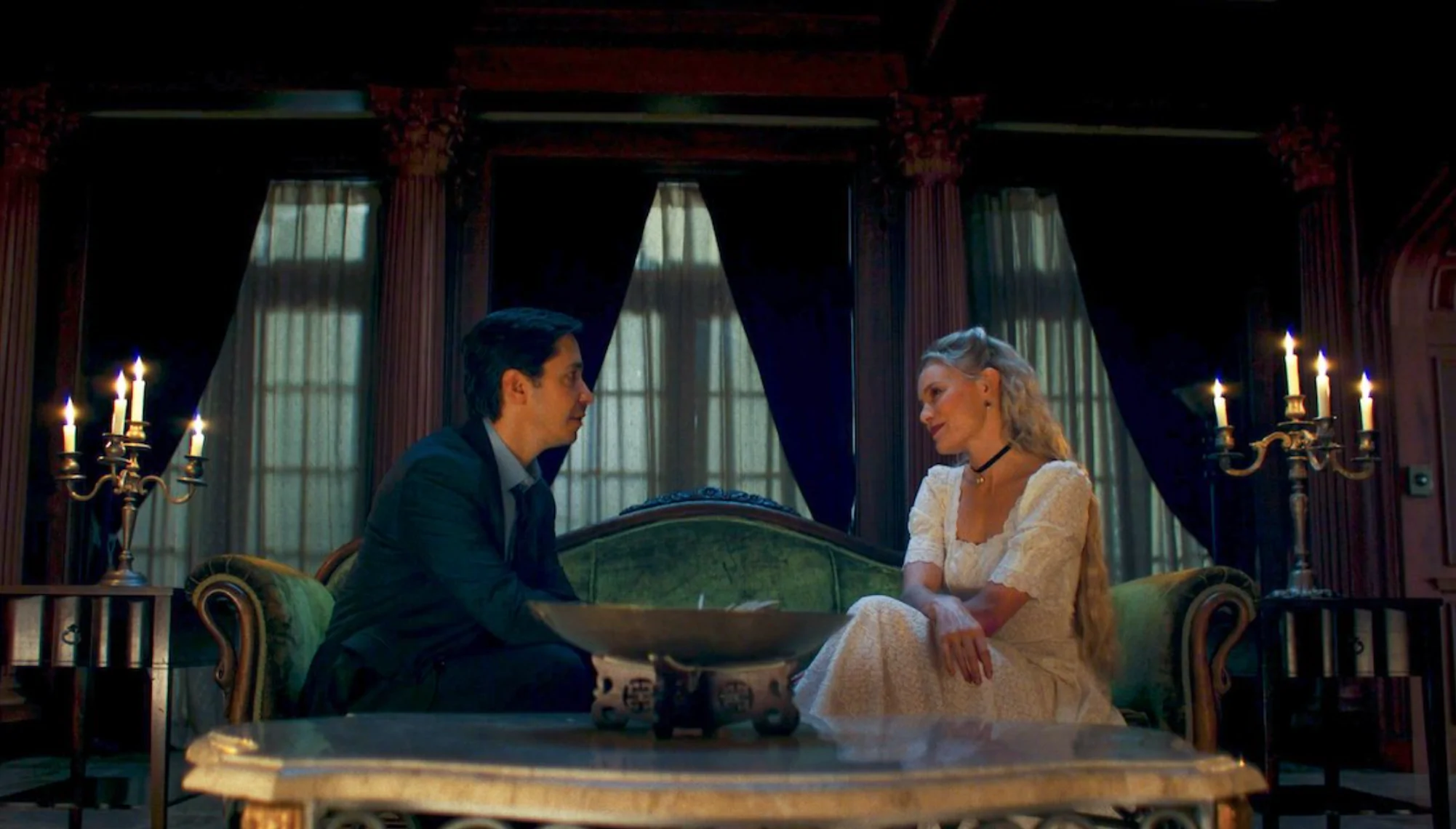 Justin Long and Kate Bosworth in HOUSE OF DARKNESS