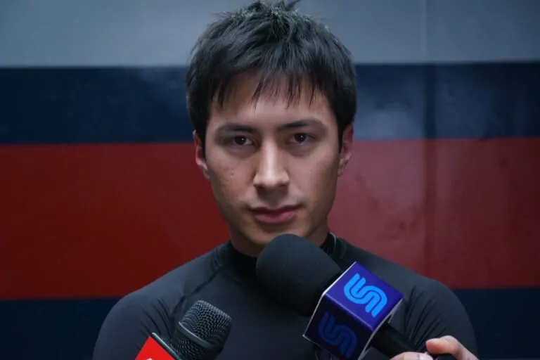 Heated Rivalry - Hudson Williams as Shane Hollander in Episode 102 of HEATED RIVALRY. (Credit: Sabrina Lantos/CRAVE)