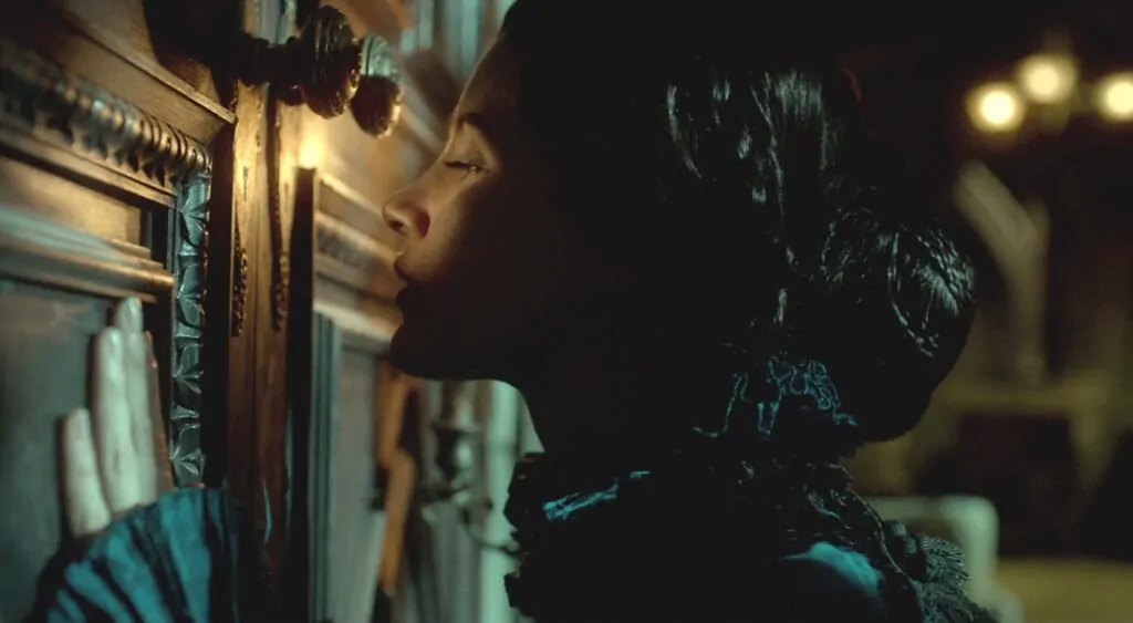 Guillermo del Toro gothic horror romance CRIMSON PEAK