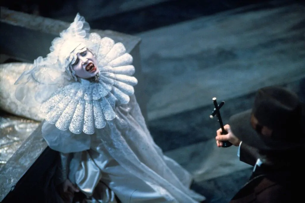 Sadie Frost as Lucy Westenra in Francis Ford Coppola's BRAM STOKER'S DRACULA (Credit: Columbia Pictures)