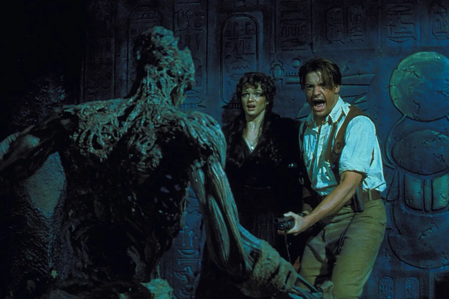 Rachel Weisz and Brendan Fraser in THE MUMMY (Credit: Universal Pictures)