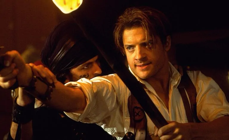 Brendan Fraser & Oded Fehr in THE MUMMY (Credit: Universal Pictures)