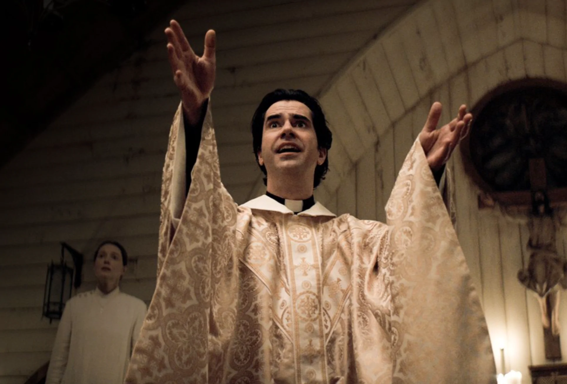 MIDNIGHT MASS star Hamish Linklater joins Mike Flanagan's THE EXORCIST (Credit: Netflix)