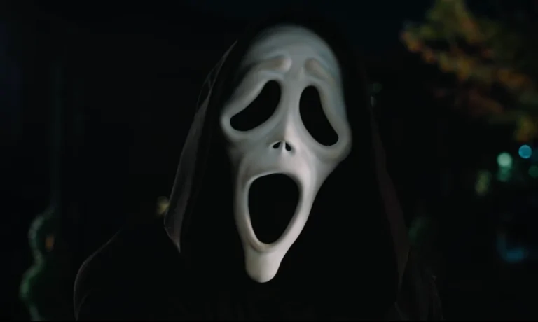 Ghostface returns for SCARY MOVIE 6 (Credit: Miramax)