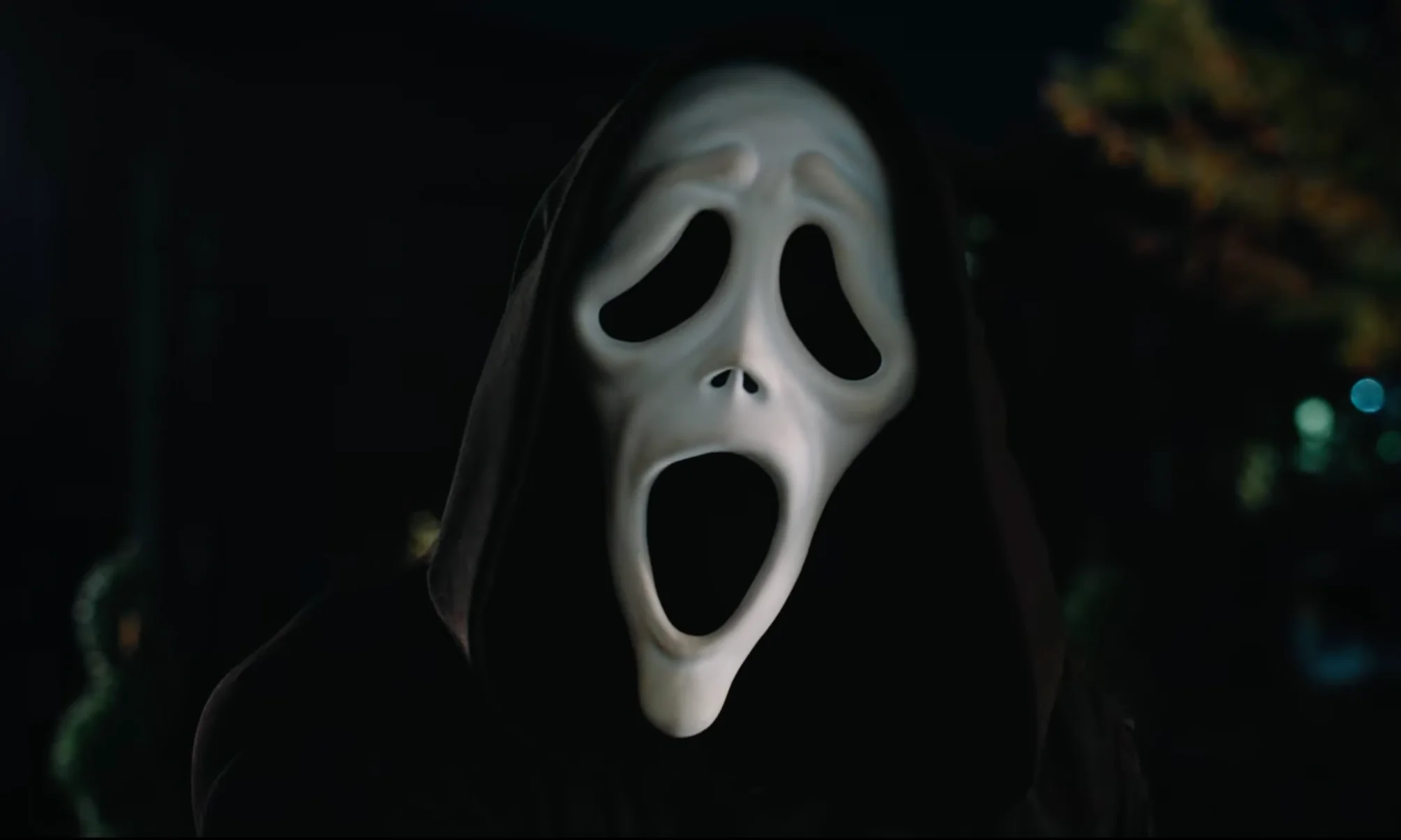 Ghostface returns for SCARY MOVIE 6 (Credit: Miramax)