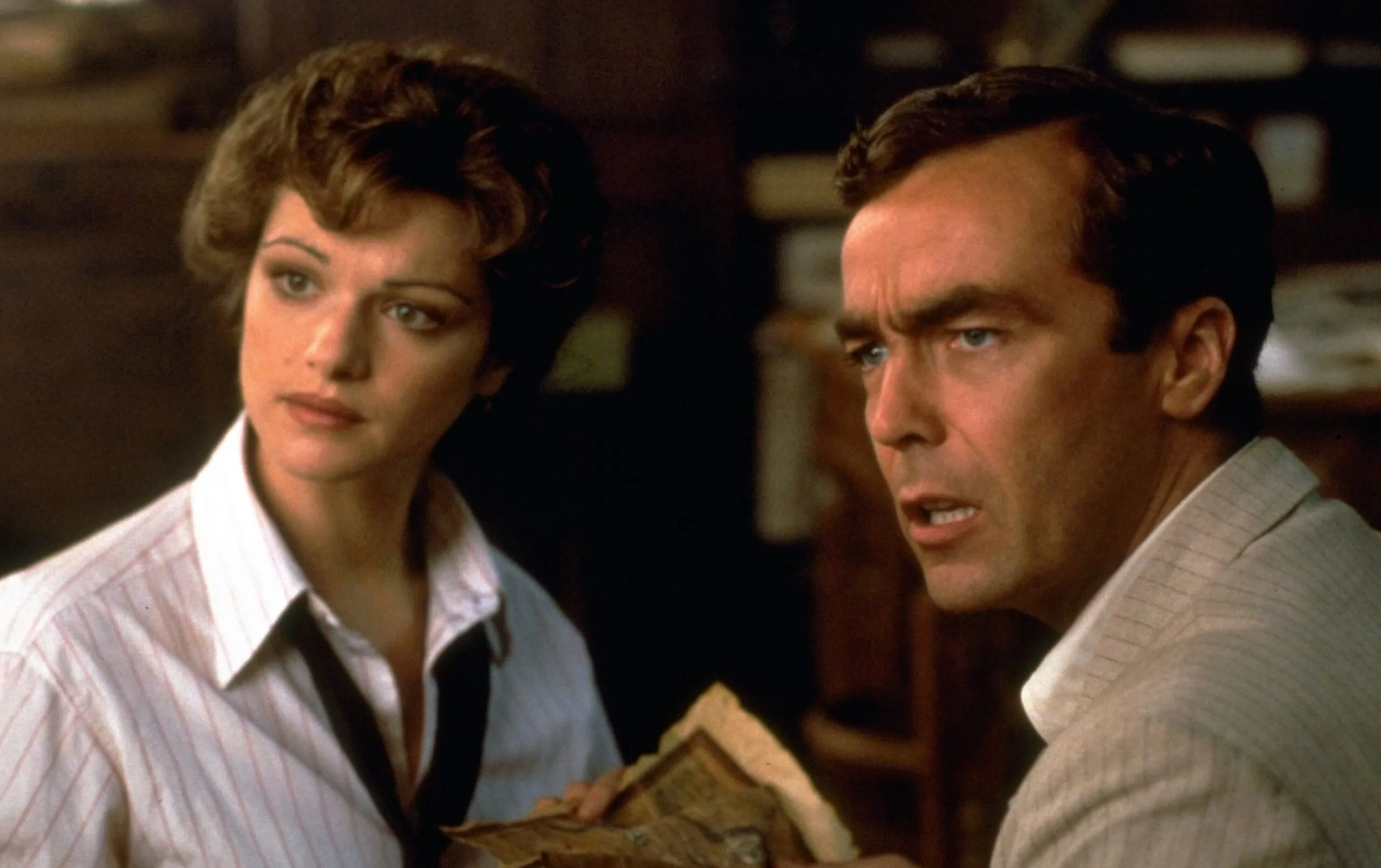 Rachel Weisz & John Hannah in THE MUMMY (Credit: Universal Pictures)