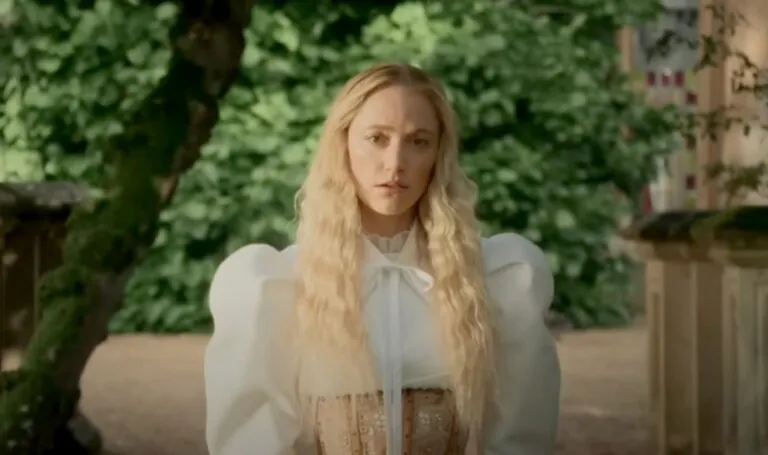 Maika Monroe Is A VICTORIAN PSYCHO In First Look At Cannes-Bound Gothic Horror