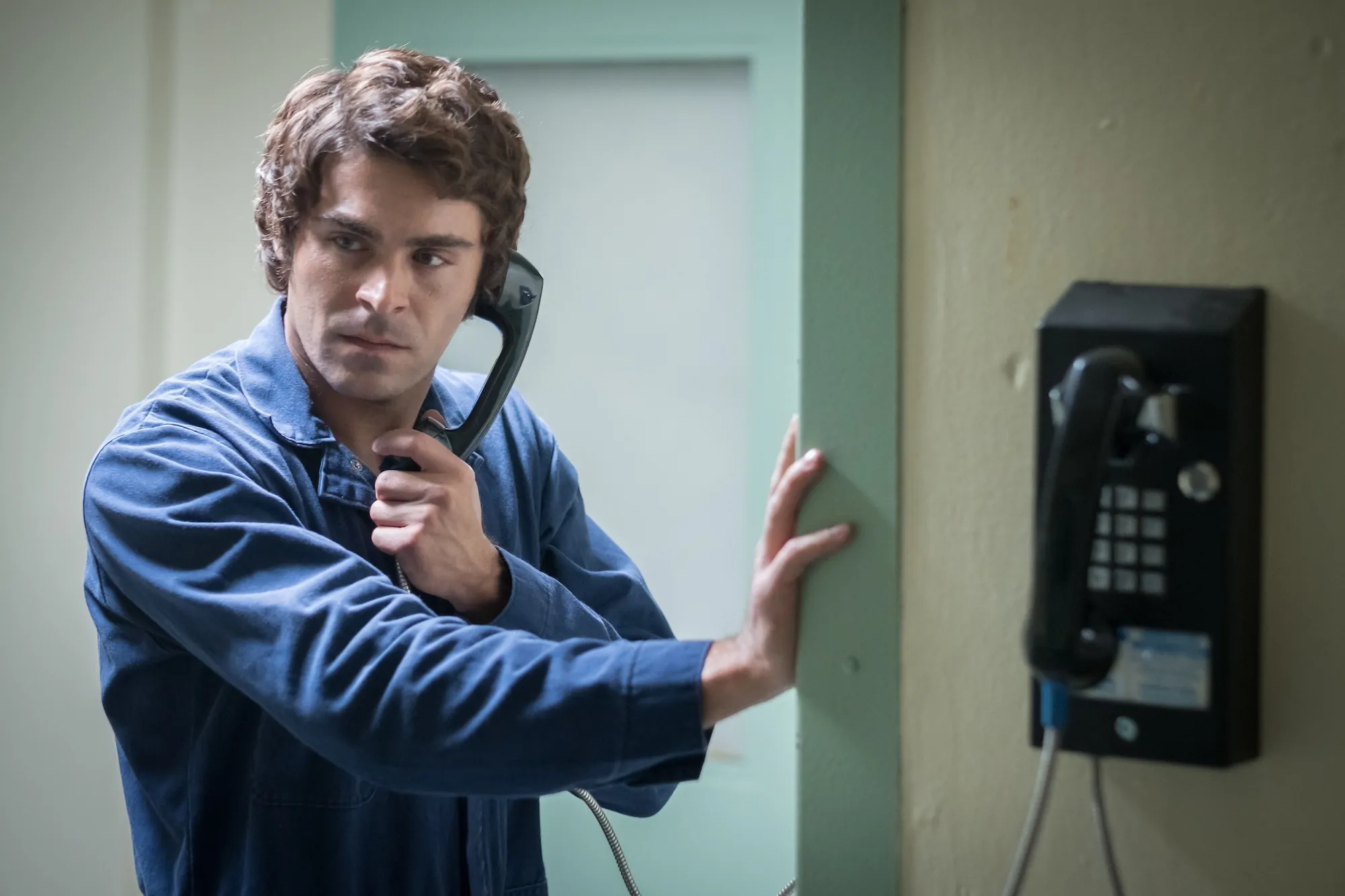 Efron in EXTREMELY WICKED, SHOCKINGLY EVIL, AND VILE (Credit: Netflix)