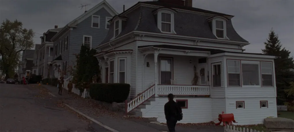 famous horror movie houses you can actually visit HOCUS POCUS Max and Dani's House in Salem, MA