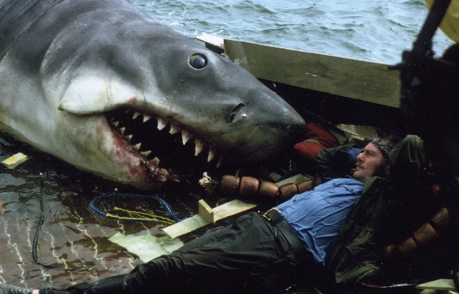 Robert Shaw behind the scenes of JAWS (Credit: Universal Pictures) jaws explored