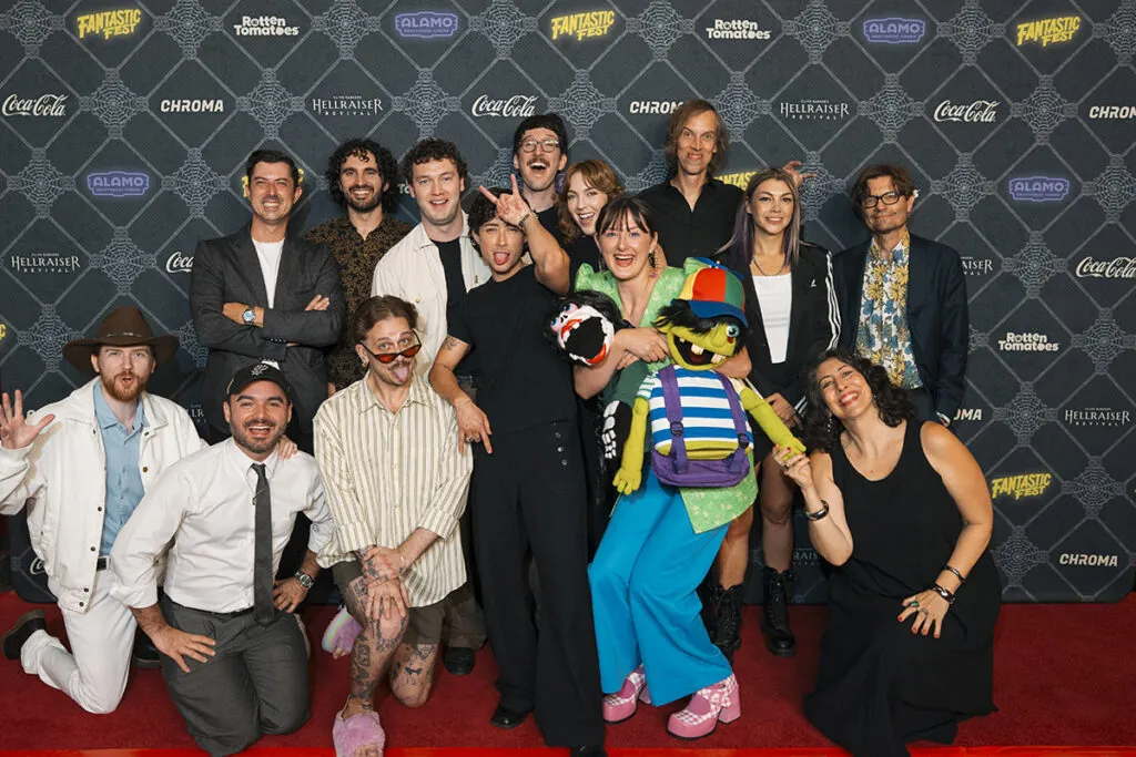 The cast and crew of PLAY HOUSE. (Credit: Alison Narro)
