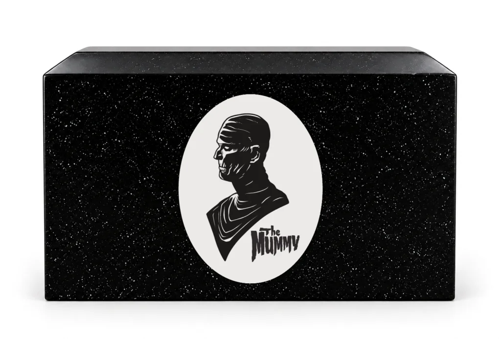 (Credit: Titan Casket/Universal Monsters)